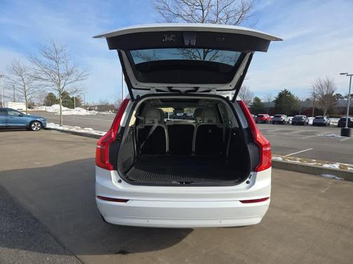 2023 Volvo XC90 B5 Core