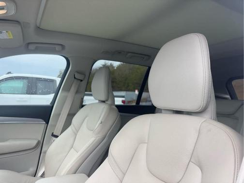 2023 Volvo XC90 B5 Core