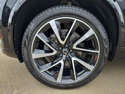2022 Volvo XC90 T6 Momentum 7 Passenger