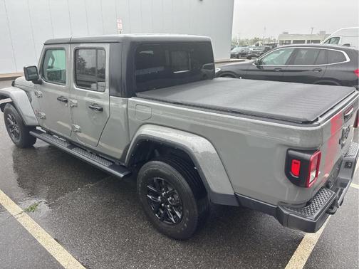 2022 Jeep Gladiator Sport