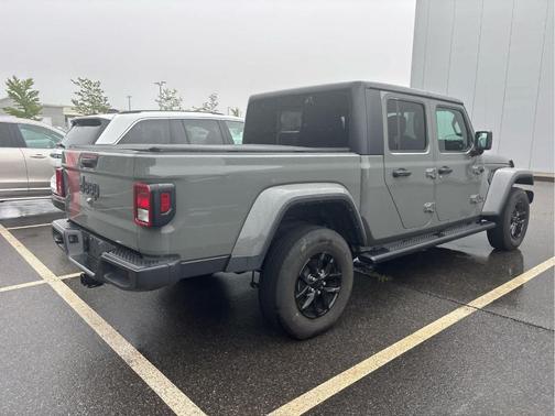 2022 Jeep Gladiator Sport