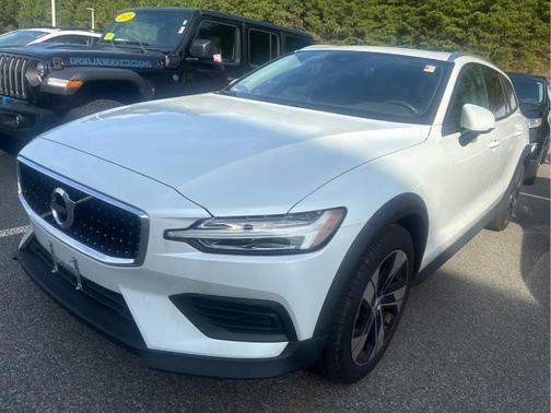 Crystal White Pearl Metallic 2020 Volvo V60 Cross Country T5