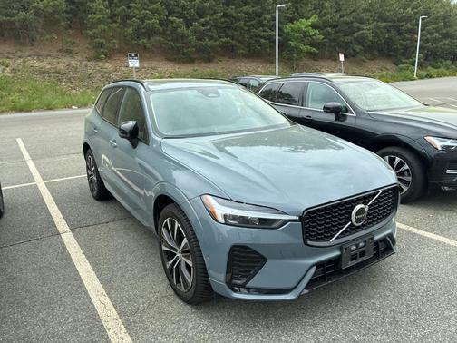 Gray 2023 Volvo XC60 B5 Plus Dark Theme