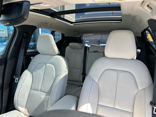 Green 2026 Volvo XC40 B5 Ultra