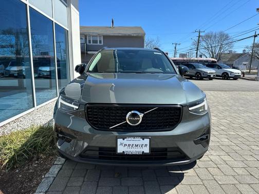 Green 2026 Volvo XC40 B5 Ultra