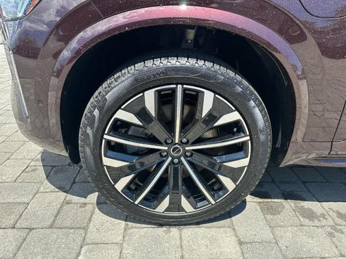 Mulberry Red 2026 Volvo XC90 Plug-In Hybrid T8 Ultra 7-Seater