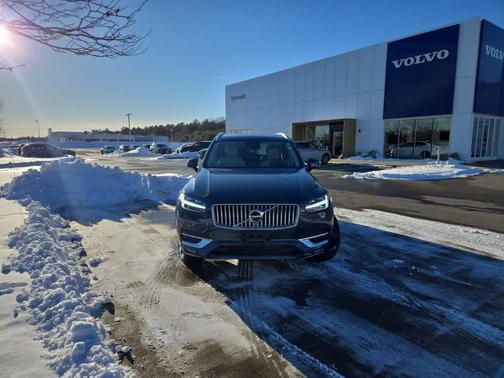 2024 Volvo XC90 B6 Ultimate Bright Theme 6-Seater