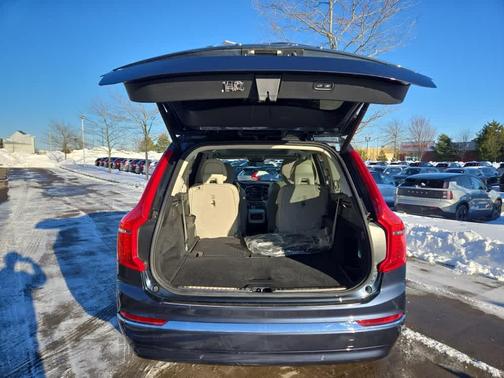 2024 Volvo XC90 B6 Ultimate Bright Theme 6-Seater