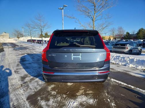 2024 Volvo XC90 B6 Ultimate Bright Theme 6-Seater