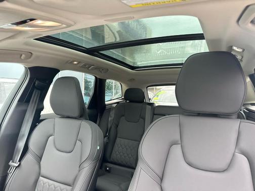Onyx Black Metallic 2026 Volvo XC60 B5 Core