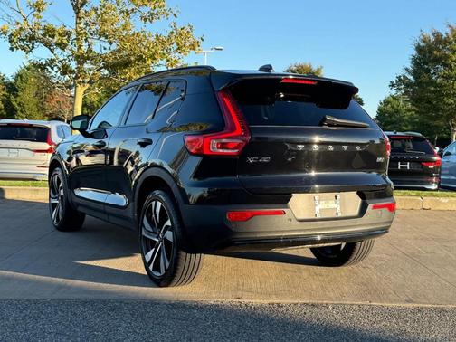 2023 Volvo XC40 B5 Plus Dark Theme