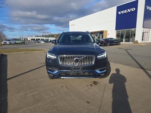 2023 Volvo XC90 B5 Plus