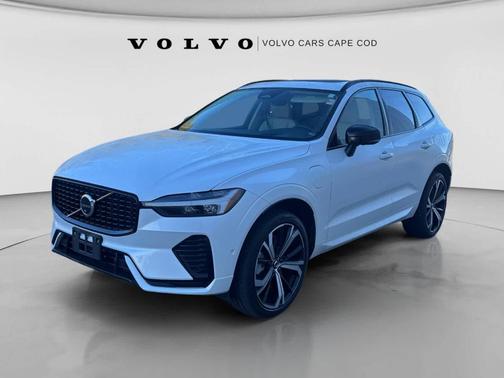 Crystal White Metallic 2025 Volvo XC60 Plug-In Hybrid T8 Ultra