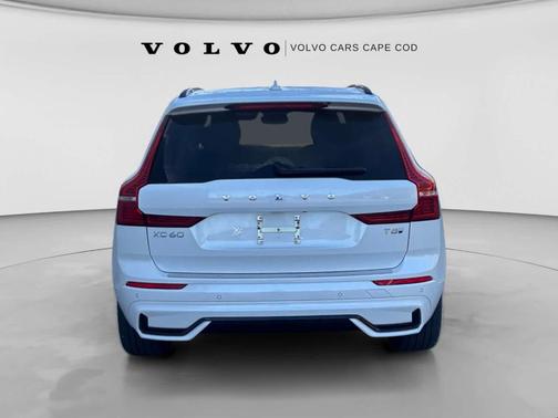 Crystal White Metallic 2025 Volvo XC60 Plug-In Hybrid T8 Ultra