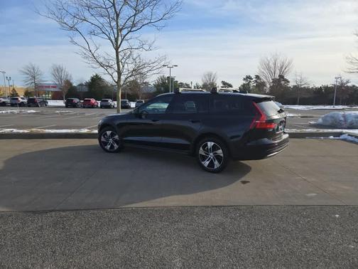 2025 Volvo V60 Cross Country B5 Plus