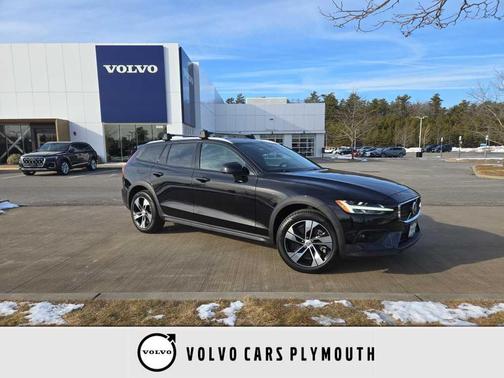 2025 Volvo V60 Cross Country B5 Plus