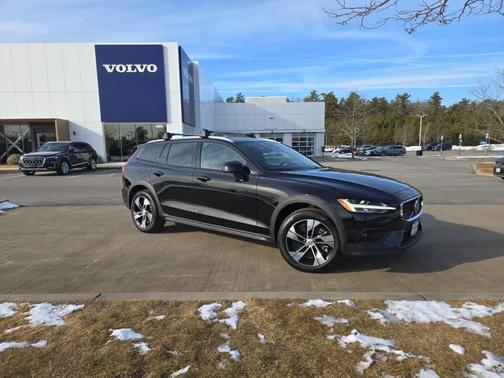 2025 Volvo V60 Cross Country B5 Plus