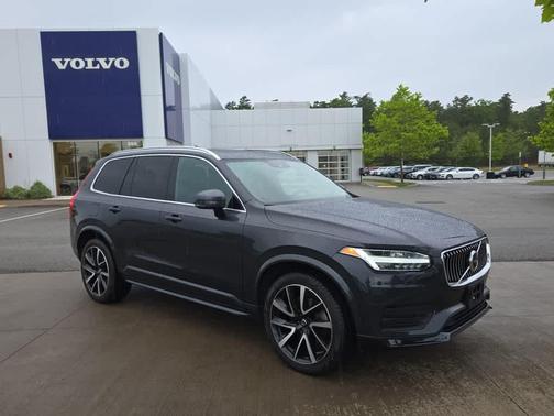 2022 Volvo XC90 T6 Momentum 7 Passenger