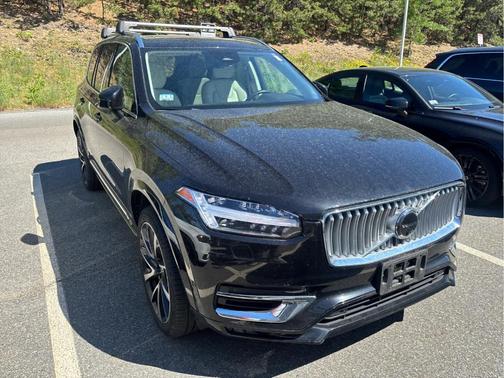Onyx Black Metallic 2023 Volvo XC90 B6 Plus 6-Seater