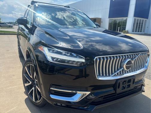 Onyx Black Metallic 2023 Volvo XC90 B6 Plus 6-Seater