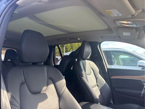 2024 Volvo XC90 B5 Plus Bright Theme