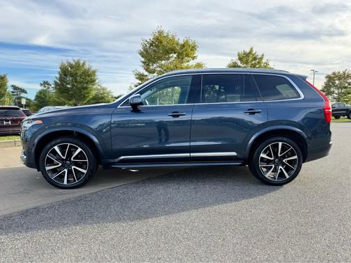 2024 Volvo XC90 B5 Plus Bright Theme