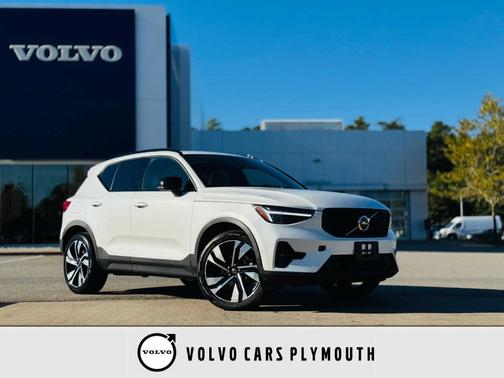 2024 Volvo XC40 B5 Plus Dark Theme