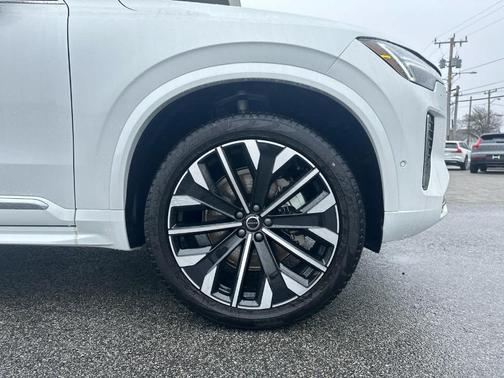 Crystal White Pearl 2026 Volvo XC90 B6 Plus 7-Seater