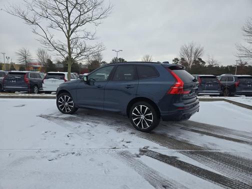 2023 Volvo XC60 B5 Plus Dark Theme