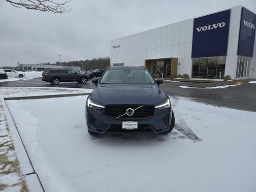 2023 Volvo XC60 B5 Plus Dark Theme