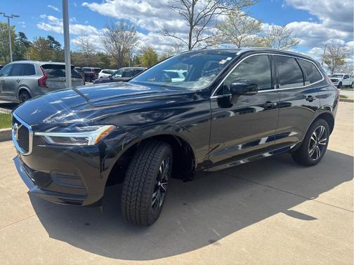 Onyx Black Metallic 2019 Volvo XC60 T6 Momentum