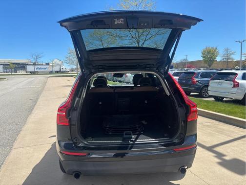 Onyx Black Metallic 2019 Volvo XC60 T6 Momentum