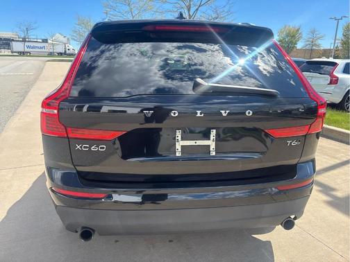 Onyx Black Metallic 2019 Volvo XC60 T6 Momentum