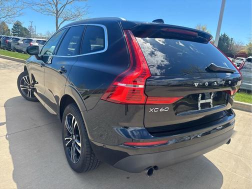 Onyx Black Metallic 2019 Volvo XC60 T6 Momentum