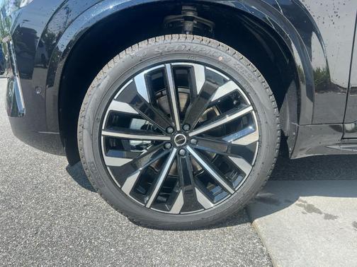 2025 Volvo XC90 B6 Plus 7-Seater