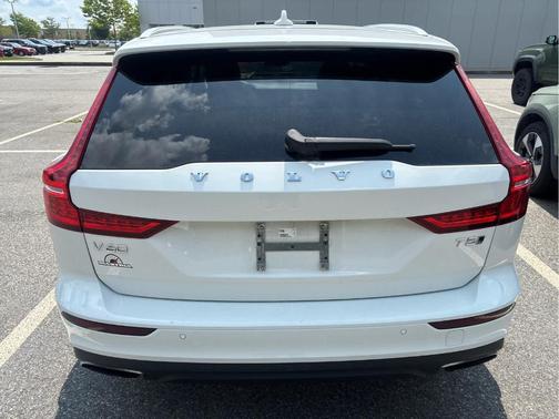 Ice White 2021 Volvo V60 Cross Country T5