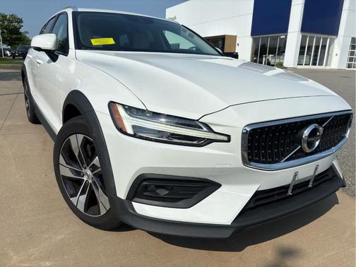 Ice White 2021 Volvo V60 Cross Country T5