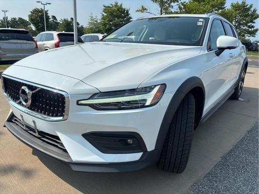 Ice White 2021 Volvo V60 Cross Country T5