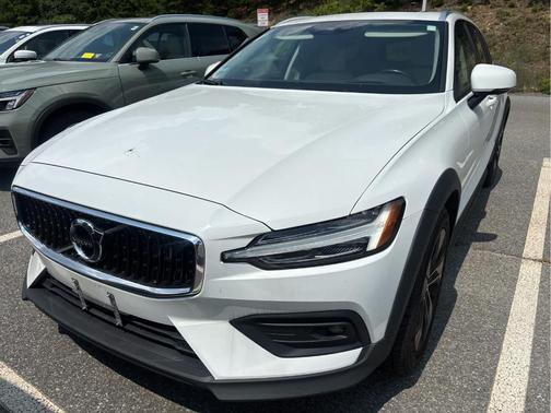 Ice White 2021 Volvo V60 Cross Country T5