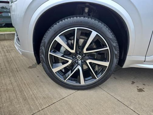 2022 Volvo XC90 T6 Momentum 7 Passenger