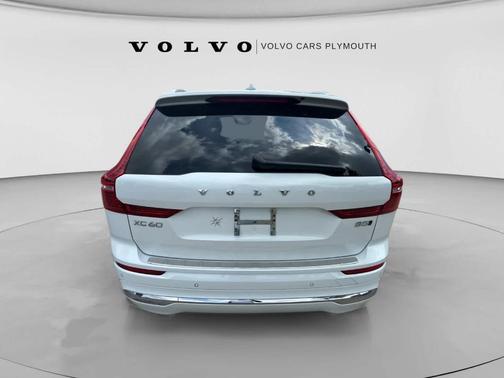 Crystal White Metallic 2023 Volvo XC60 B5 Plus Bright Theme