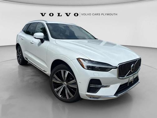Crystal White Metallic 2023 Volvo XC60 B5 Plus Bright Theme