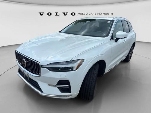 Crystal White Metallic 2023 Volvo XC60 B5 Plus Bright Theme