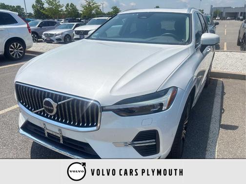 Crystal White Metallic 2023 Volvo XC60 B5 Plus Bright Theme