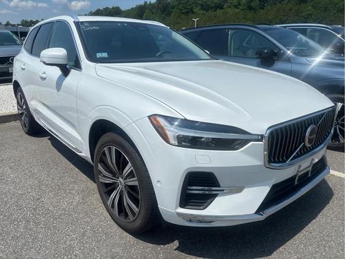 Crystal White Metallic 2023 Volvo XC60 B5 Plus Bright Theme