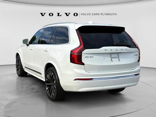 Crystal White Pearl 2026 Volvo XC90 B6 Plus 7-Seater