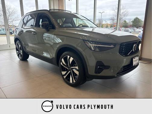 Sage Green Metallic 2023 Volvo XC40 B5 Plus Dark Theme