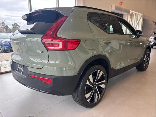 Sage Green Metallic 2023 Volvo XC40 B5 Plus Dark Theme