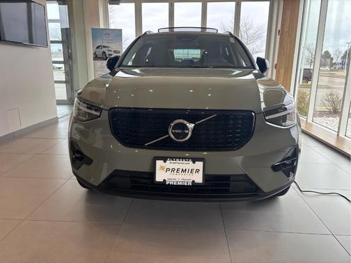 Sage Green Metallic 2023 Volvo XC40 B5 Plus Dark Theme