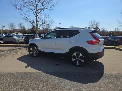 2026 Volvo XC40 B5 Plus